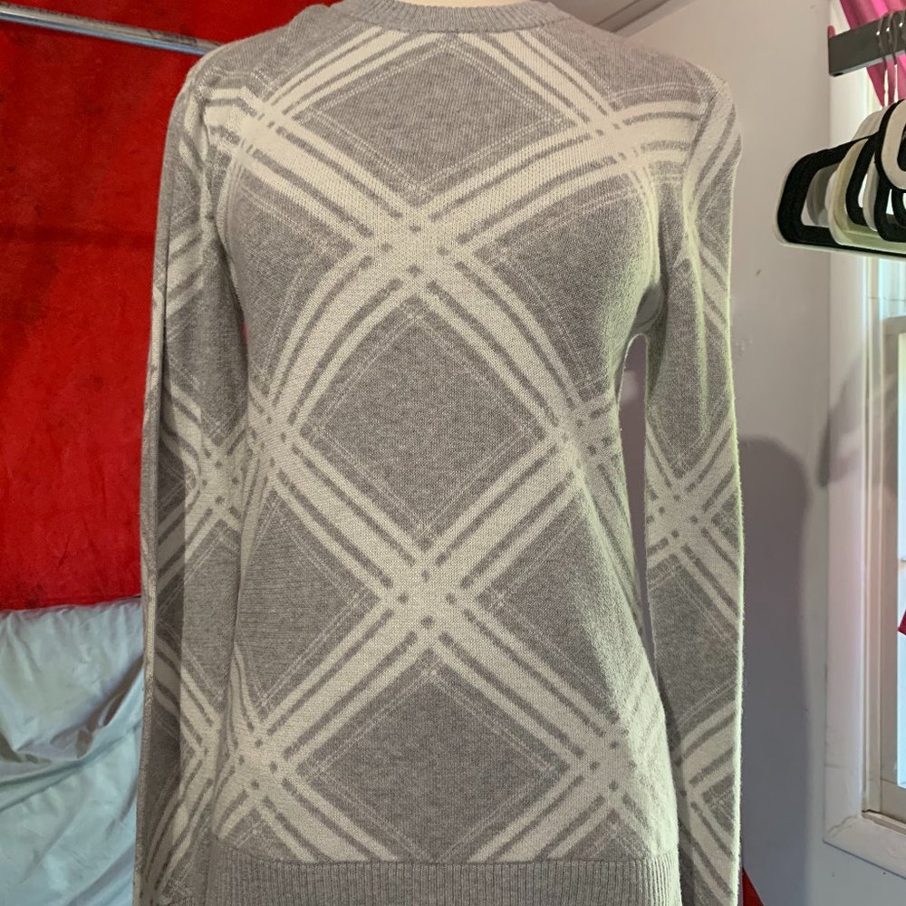 🆕 Grey and white plaid crew neck sweater